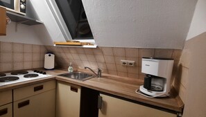Fridge, microwave, stovetop, coffee/tea maker - Cozy 2 room apartment (List)