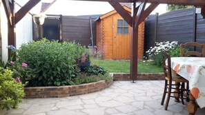 Outdoor dining - Pleasant accommodation in a small village south of Essonne (Champcueil)
