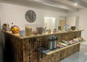 Café da manhã com buffet todos os dias mediante uma taxa