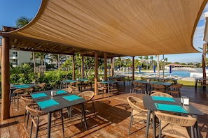 Condo, 2 habitaciones | Restaurante al aire libre