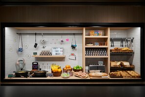 Daily buffet breakfast for a fee - Moxy Manchester City (Manchester)