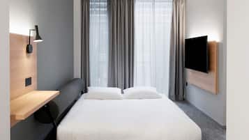 Family Room, 1 King Bed | Hypo-allergenic bedding, blackout curtains, free cots/infant beds