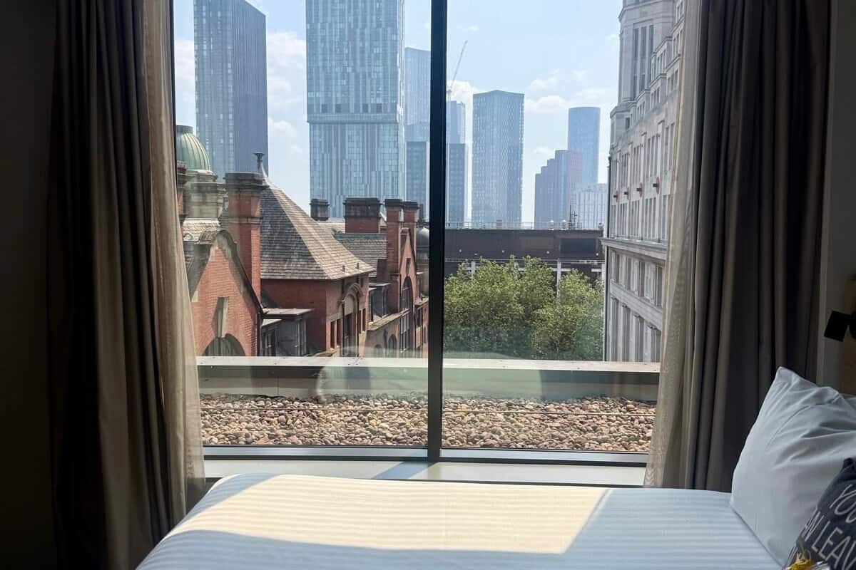 Room, 1 King Bed, City View | City view