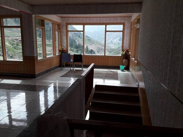 Interior - Hotel De Rose Wood Batakundi (Balakot)