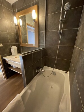 Bathtub - (1.424) ACONIT T 4 (Les Menuires)