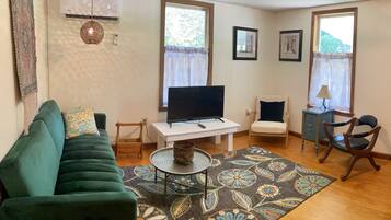 Smart TV, fireplace, DVD player, stereo