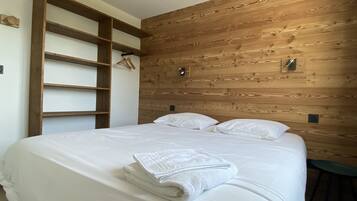 3 Schlafzimmer, Reisekinderbett, Internetzugang, Bettwäsche