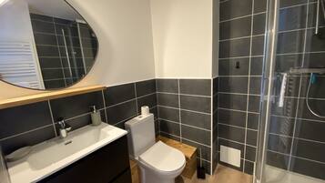 Shower, hair dryer, towels, toilet paper