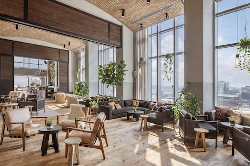 2 bars/lounges, rooftop bar