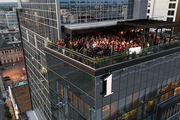 2 bars/lounges, rooftop bar