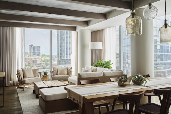 Suite, 1 kamar tidur (Panoramic) | Seprai premium, selimut bulu angsa, bantalan ekstra lembut, dan minibar