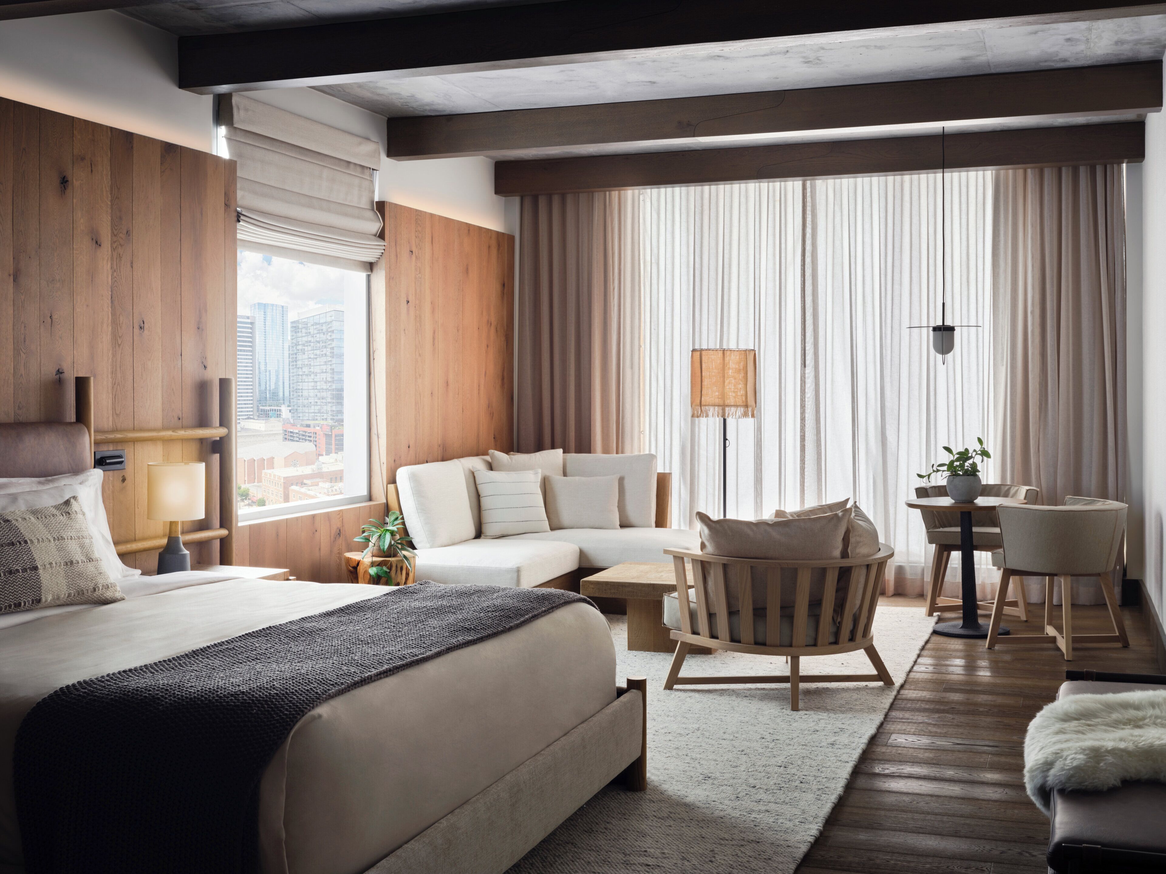 Luxe beddengoed, donzen dekbedden, pillowtop-bedden, een minibar