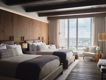 Premium bedding, down comforters, pillowtop beds, minibar at 1 Hotel Nashville