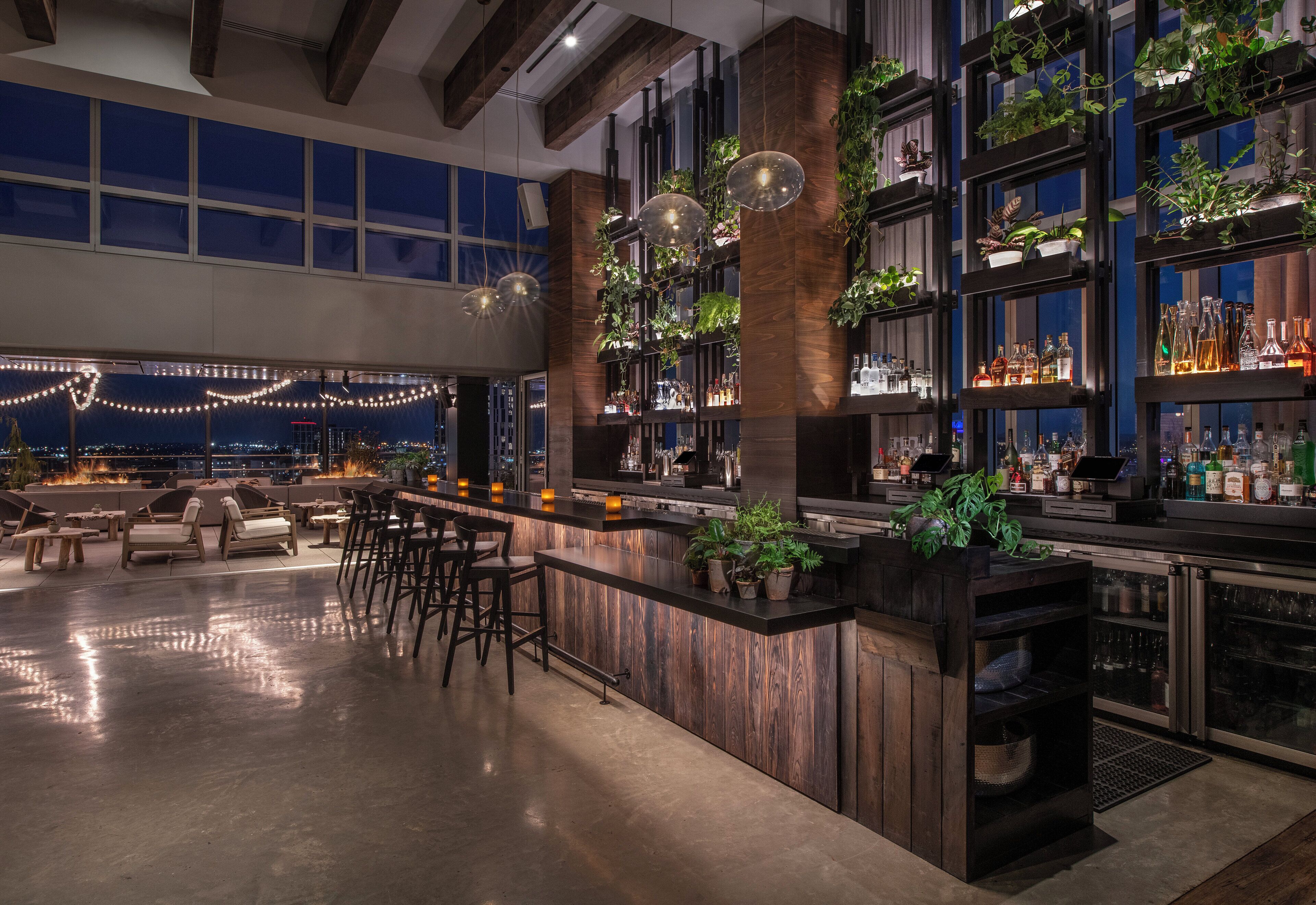 2 bars/lounges, rooftop bar