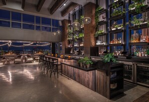 2 bares y 1 bar en la azotea