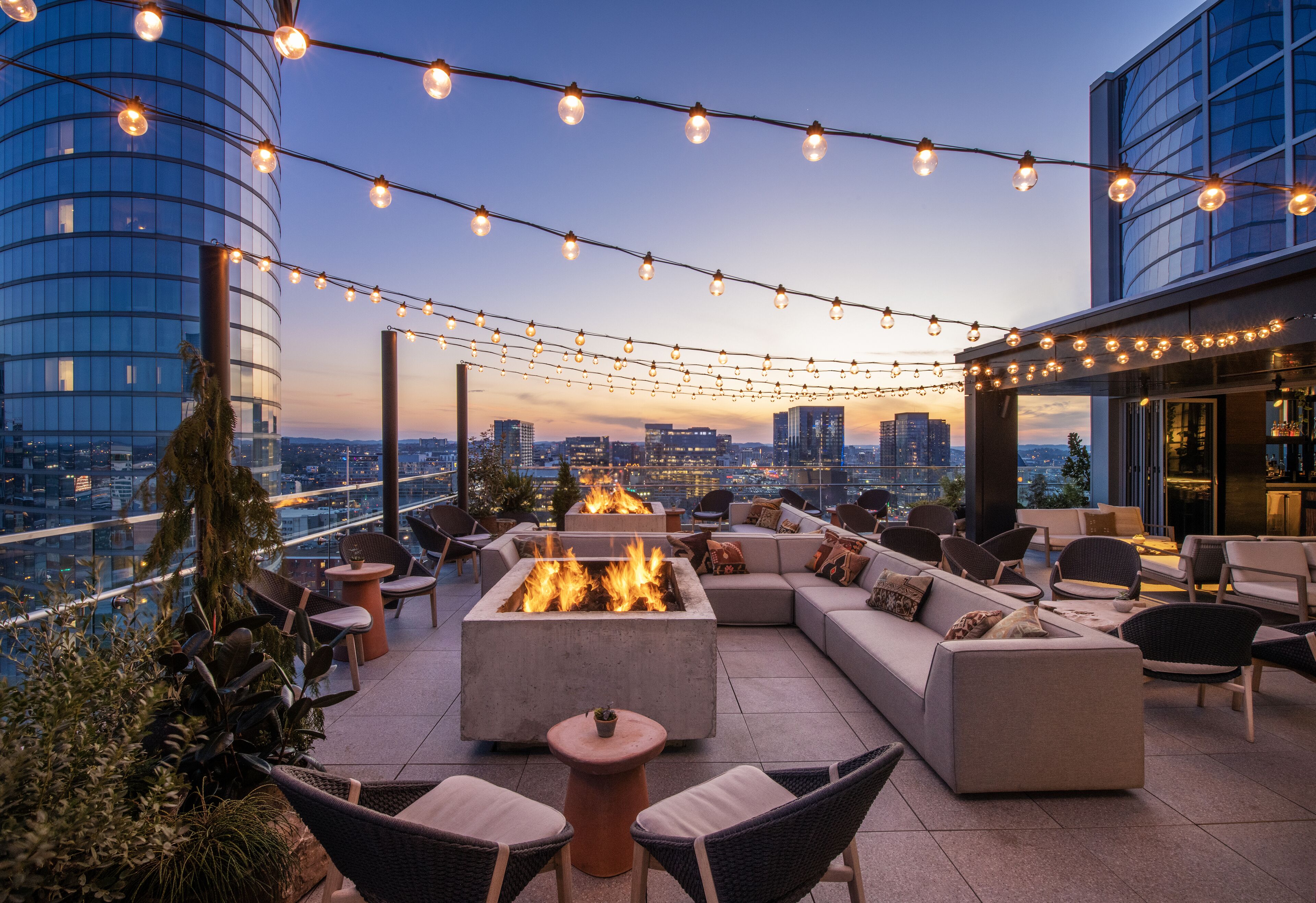 2 bars/lounges, rooftop bar