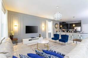 Living area - Amazing 9 bed villa in the Champions Gate near Disney (Davenport)