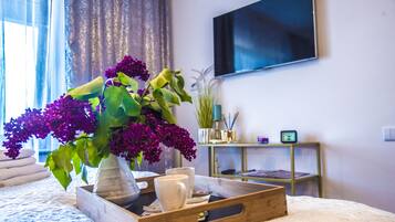 2 bedrooms, desk, iron/ironing board, free WiFi