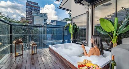 9BR Indoor Heated Pool & Jacuzzi | In Lleras Park