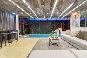 Interior - 9BR Indoor Heated Pool & Jacuzzi | In Lleras Park (Medellín)