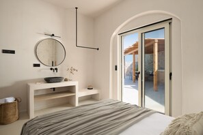 4 bedrooms, iron/ironing board, travel cot, free WiFi