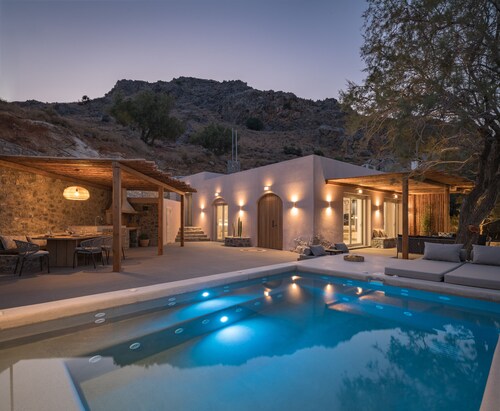 Isla Beach House, a Timeless Retreat