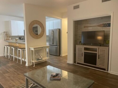 Come enjoy Gulf Shores in comfort and convenience!
