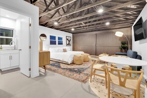 4 bedrooms, iron/ironing board, travel crib, WiFi - Luxury North Park Home I Near Dining, Shops + Zoo (San Diego)