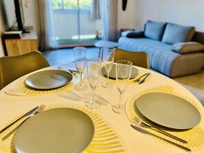Dining - Renovated 2-room apartment with balcony and private parking (Aix-en-Provence)