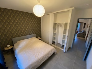 1 chambre, bureau, fer et planche à repasser, accès au Wi-Fi (inclus)