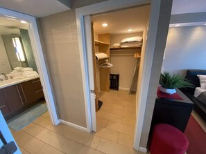 2 chambres, fer et planche à repasser, Wi-Fi gratuit, draps fournis