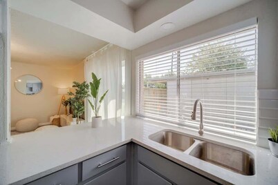 Spacious 4BR Retreat w/ Hot Tub  Comfort in Plano