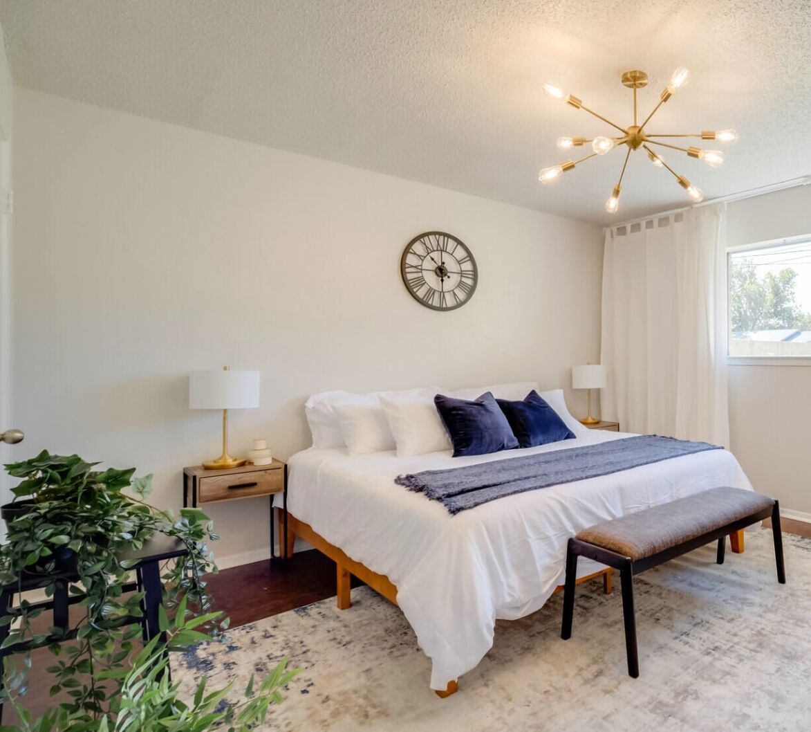 4 bedrooms, desk, iron/ironing board, travel crib