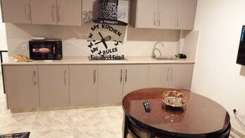 Apartemen | Dapur pribadi | Lemari es, microwave, oven, dan kompor