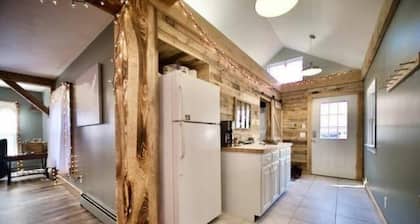 COME STAY AT THE SHEFFIELD CHALET!