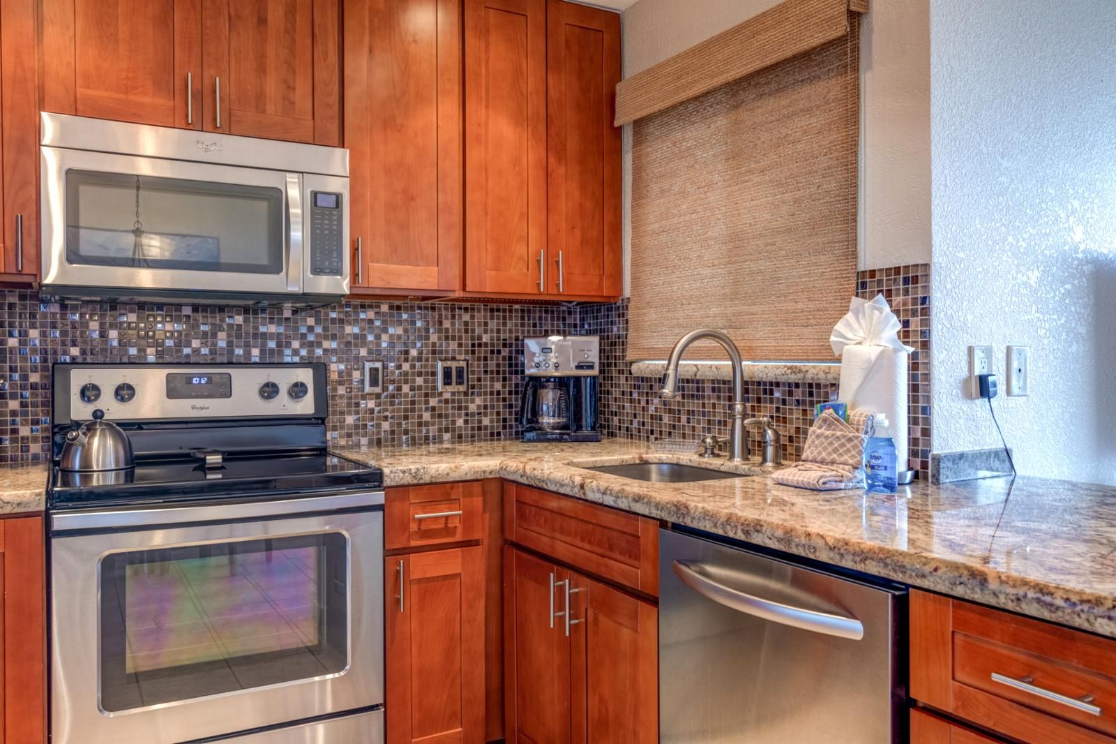 Coffee/tea maker, fridge, microwave, oven