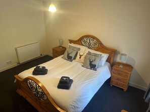 3 bedrooms, desk, iron/ironing board, WiFi