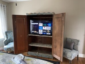 Interior - Private Two Bedroom - Full bath suite (Hermann)