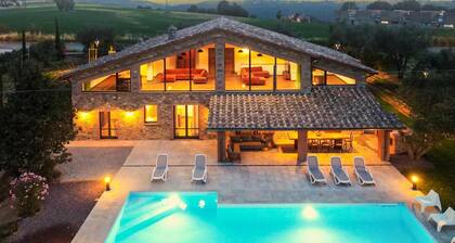 Villa Il Girasole - Seven Bedroom Villa, Sleeps 20
