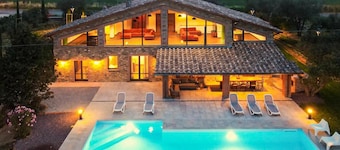 Villa Il Girasole - Seven Bedroom Villa, Sleeps 20