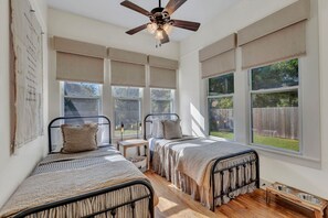 2 bedrooms, iron/ironing board, WiFi, bed sheets