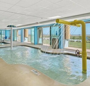 Innendørsbasseng og utendørsbasseng