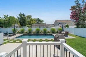 Utendørsbasseng og et oppvarmet basseng