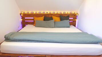 2 bedrooms, desk, soundproofing, iron/ironing board