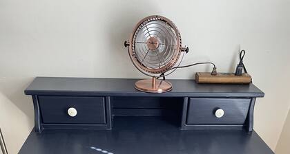 Captain's Quarters 1BR Guest Suite. Quiet. Walk to everything.