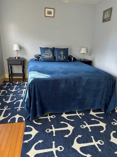 Captain's House 1BR Suite. Enjoy spring sunshine on the porch!