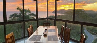 Best View in Samara! 4BR/3.5BTH. Walk to the beach or town.