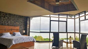 4 bedrooms, in-room safe, desk, iron/ironing board