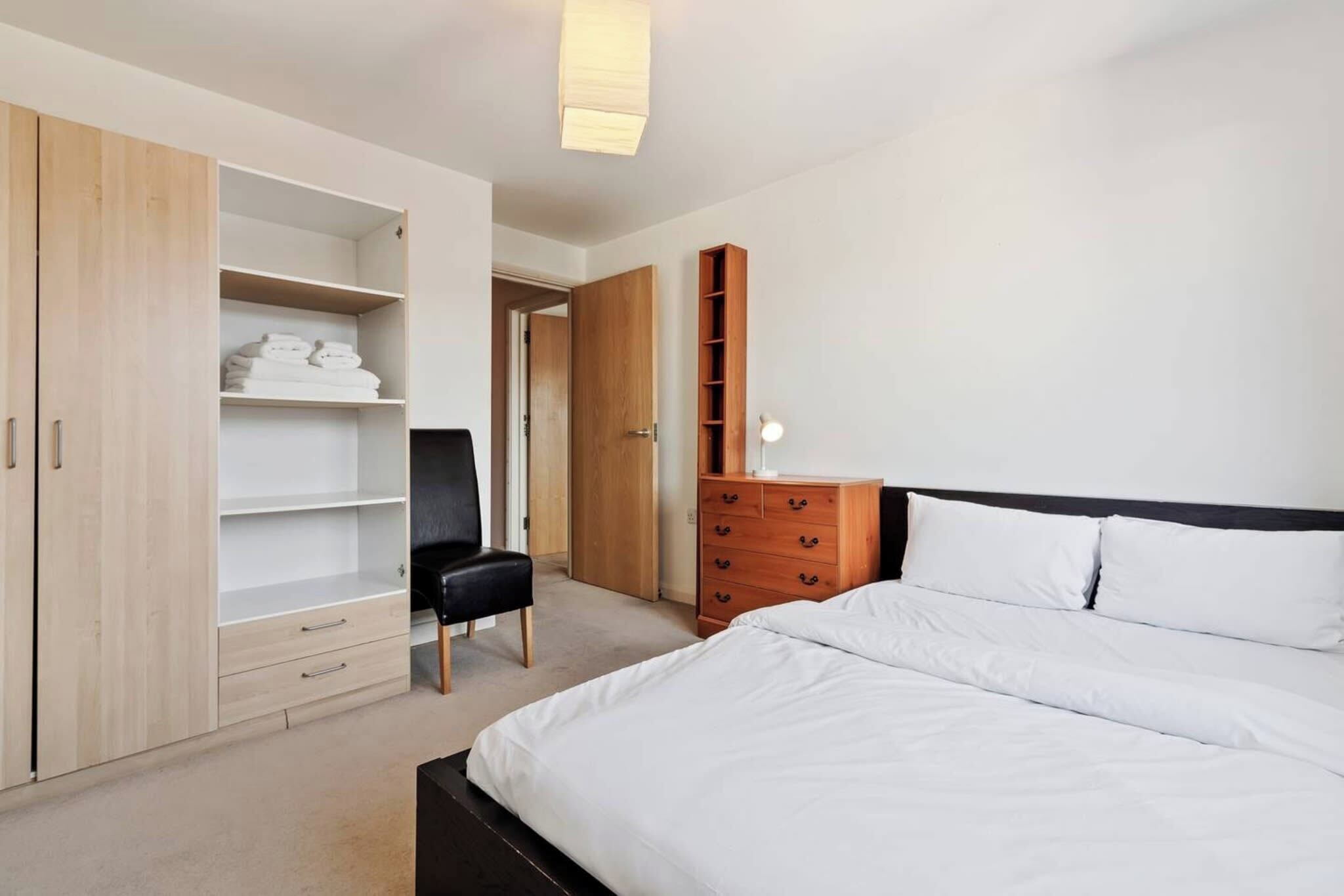 2 bedrooms, iron/ironing board, internet, bed sheets