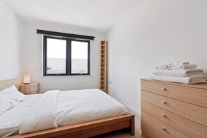 2 bedrooms, iron/ironing board, internet, bed sheets